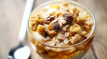Jogurt 2% 180g z musli z rodzynkami i orzechami